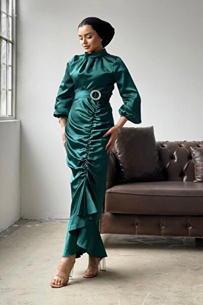 Şule Giyim Eteği Büzgülü Kemerli Saten Abiye Zümrüt