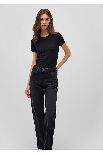 Mavi Schwarzes Stretch-Basic-T-Shirt mit tailliertem Schnitt 162767 -900