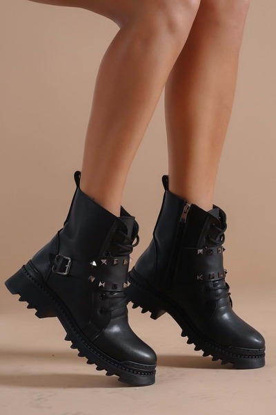 Kocamanlar Ayakkabı Feles Zımba Toka Detaylı Postal Kadın Bot SİYAH