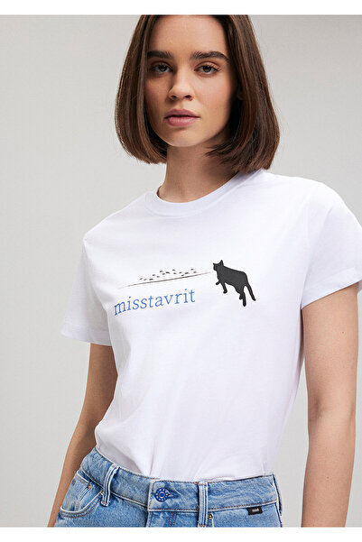 Mavi تي شيرت أبيض مطبوع من Misstavrit بقصة عادية / مقاس عادي1612472-620