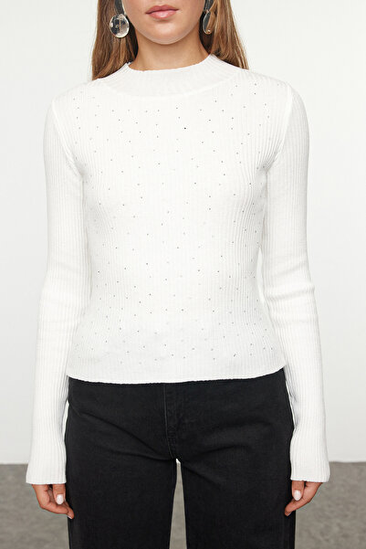 Trendyol Collection Turtleneck Ecru Sweater - Stone Detailed, TWOAW25KZ00202