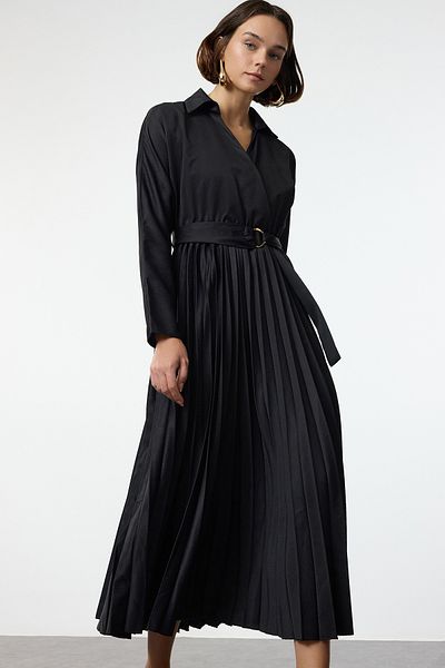 Trendyol Collection Schwarzes Maxikleid mit Faltenrock und Gürtel - Zweireihiger Kragen Twoaw25el00234