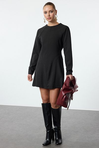 Trendyol Collection A-line minišaty – černé, detail prošívání, tkané Twoaw25el00124