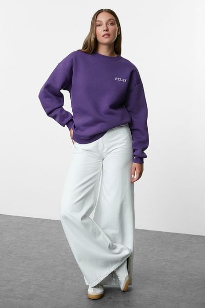 Trendyol Collection Pletená mikina Purple Fleece Oversize Slogan - Twoaw25Sw00210