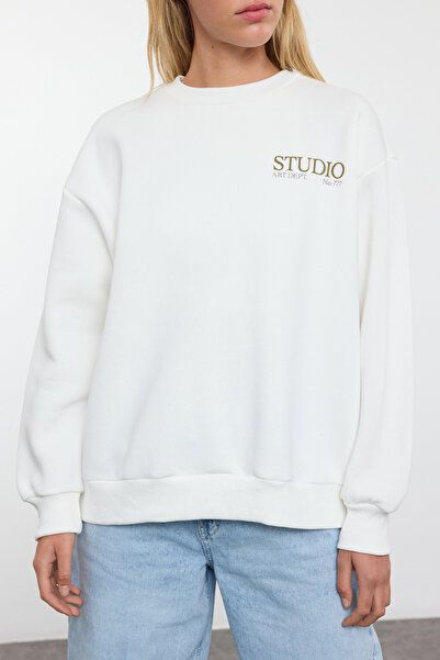 Trendyol Collection Fleecová Ecru pletená mikina - Detail potisku na zadní straně, silná vnitřní strana - Regular Fit TWOAW24SW00387