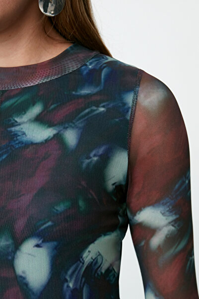 Trendyol Collection Indigově potištěné tylové lemované midi pletené šaty - stojáček Twoaw24el00165