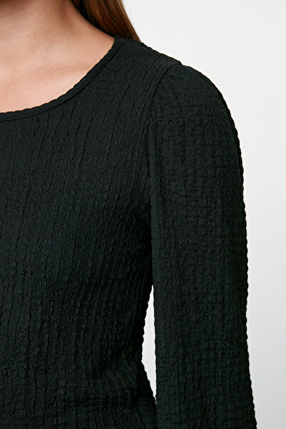 Trendyol Collection Pružná černá pletená halenka s dlouhým rukávem – Regular Fit Twoaw25Bz00226