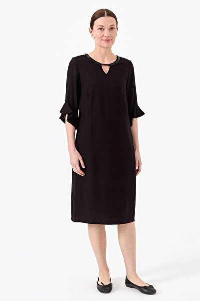 Desen Triko Γυναικείο λινό φόρεμα με αξεσουάρ αλυσίδας γιακά μαύρο