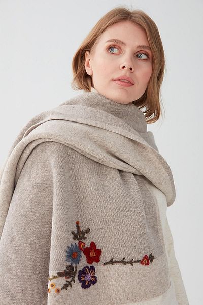Desen Triko Tricotaj de damă cu broderie florală șal V.bej