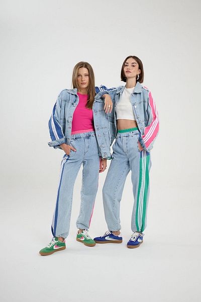 Calisa Set de blugi și blugi pentru femei cu detaliu de dungi colorate - Jogger și Waggy din denim