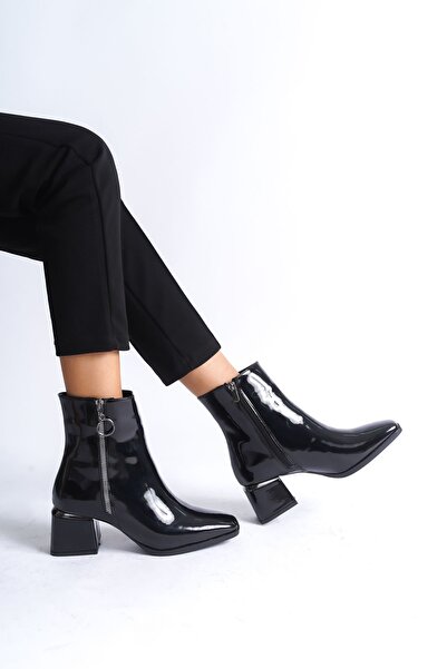 Limeo Parlak Rugan Siyah Fermuarlı Topukta Gümüş Detaylı Kısa Sade Klasik Bot Bootie