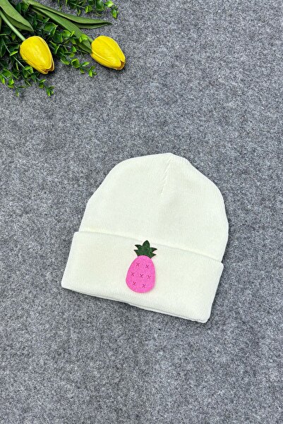MYADA Біла трикотажна дитяча шапка - стильна з аксесуаром у вигляді ананаса