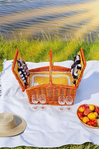Perotti Picno Italy 4-Person Wicker Cooler - Portable Picnic Basket with Yellow Lining and Accessory Basket