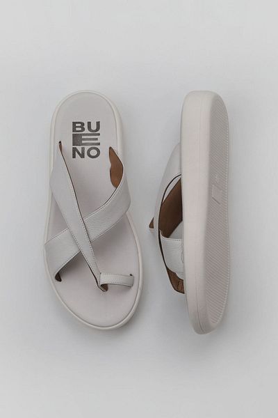 Bueno Shoes Beyaz Kırık Deri Kadın Parmak Arası Terlik 01wy2308