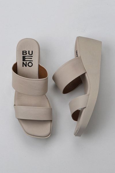 Bueno Shoes Γυναικείες δερμάτινες παντόφλες με τακούνι Wedge Cream - 01wy2409