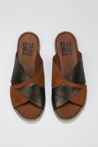 Bueno Shoes Γυναικείες φλατ παντόφλες από δέρμα σουέτ Tan Khaki 01wu3000