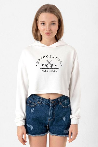 Tshirthane سترة بقلنسوة نسائية من Bridgerton Pall Mall بشعار Ecru