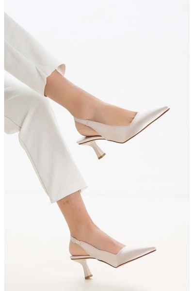 Kids Club Shoes حذاء بكعب نسائي من Feles Zara باللون البيج