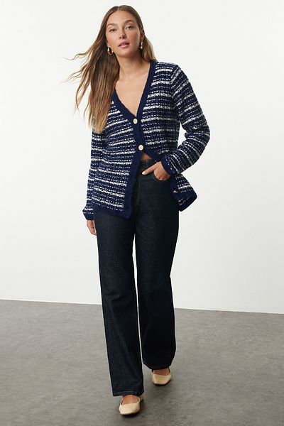 Trendyol Collection Miękki, teksturowany granatowy sweterek typu boucle - Twoaw25Hi00259