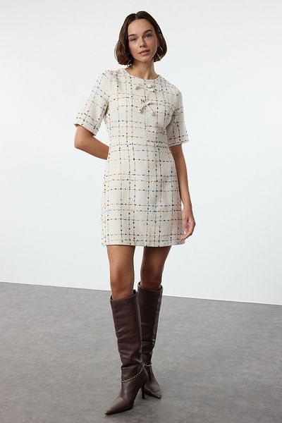 Trendyol Collection A-Linien-Minikleid aus Tweed - Ecru mit Karomuster und Schleifendetail Twoaw25el00186