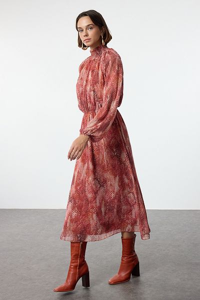 Trendyol Collection Gepeltes, mit Midi gefüttertes, gewebtes Winterkleid mit Fliesenschalmuster TWOAW25EL00142