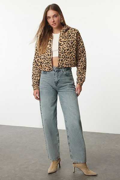 Trendyol Collection Crop-Strick-Sweatshirt mit Leopardenmuster – Kapuze, TWOAW25SW00282