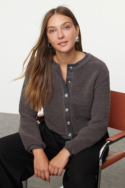 Trendyol Collection Plyšový pletený svetr - kouřově zlatý, zapínaný - Twoaw24hi00412