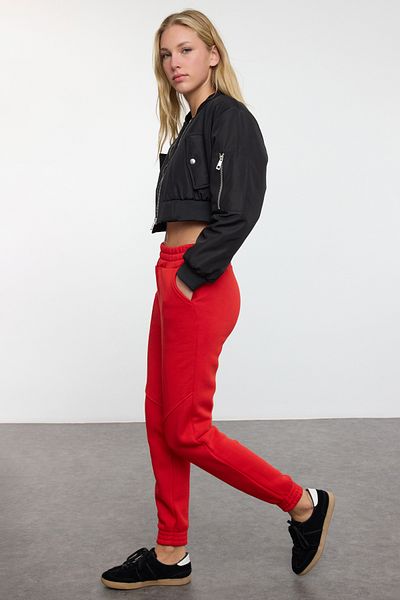 Trendyol Collection Pantaloni de trening damă roșii cu tăietură groasă - cu fleece, tricotați TWOAW21EA0010