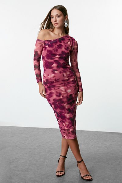 Trendyol Collection Rosa Strickkleid mit asymmetrischem Kragen - Abstrakt und gefüttert, Twoaw24el00947
