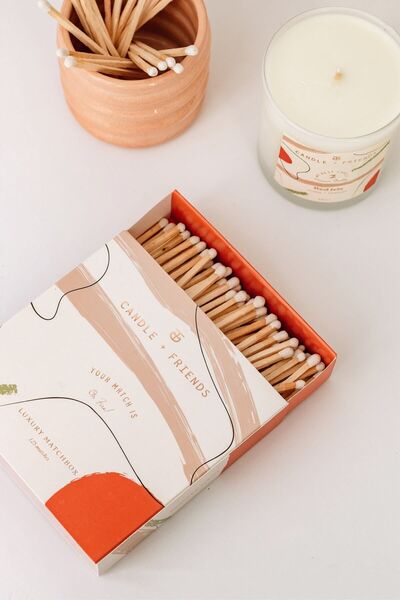 Candle and Friends No.2 Red Iris Uzun Beyaz Uçlu Kibrit Kutusu