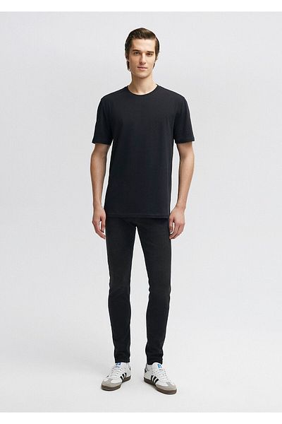 Mavi Μαύρο μπλουζάκι Basic Regular Fit / Normal Cut 0610251-900