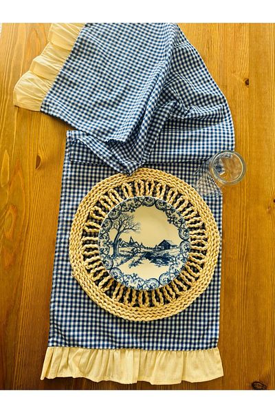 White Alamode Runner Gingham cu volane bleumarin - 40x140cm