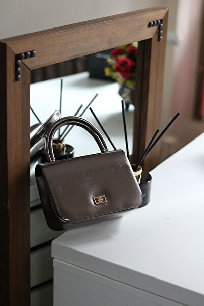 Moom Bag Geantă de umăr cu mâner din piele moale și strălucitoare Platinum pentru femei