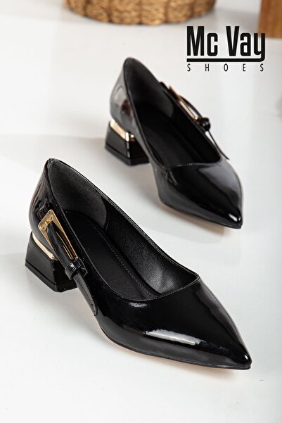 Mc vay Shoes حذاء نسائي أنيق بكعب منخفض وإبزيم ذهبي من الجلد الأسود اللامع وم...