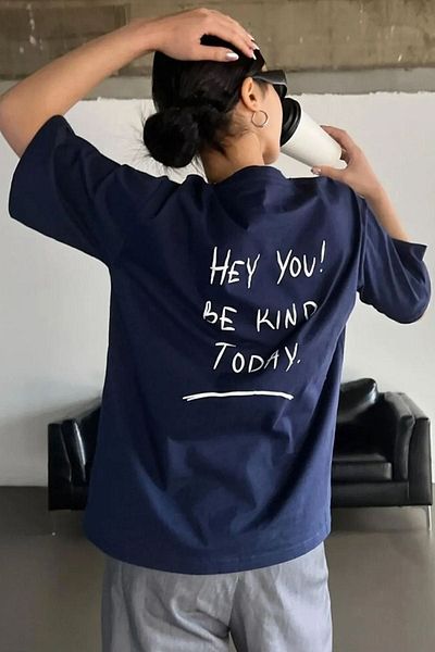 uyguntarz Unisex-T-Shirt „Hey You“ mit Aufdruck