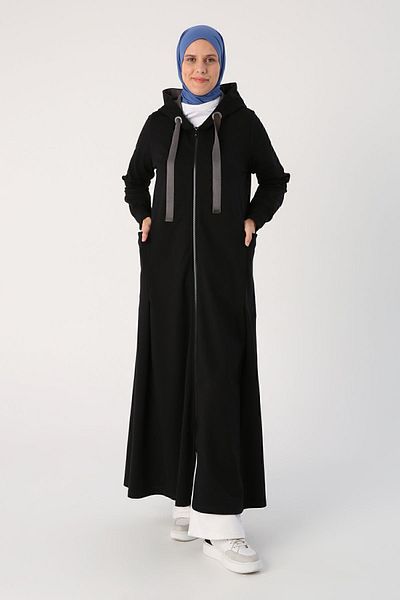 ALLDAY Schwarze, mit Wildleder verzierte Abaya mit Kapuze