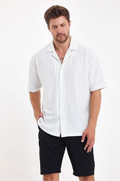THE RULE Ανδρικό λευκό Oversize Fit κοντό μανίκι χαλαρή εφαρμογή με λεπτή ρίγα με γιακά με υφή καλοκαιρινό πουκάμισο