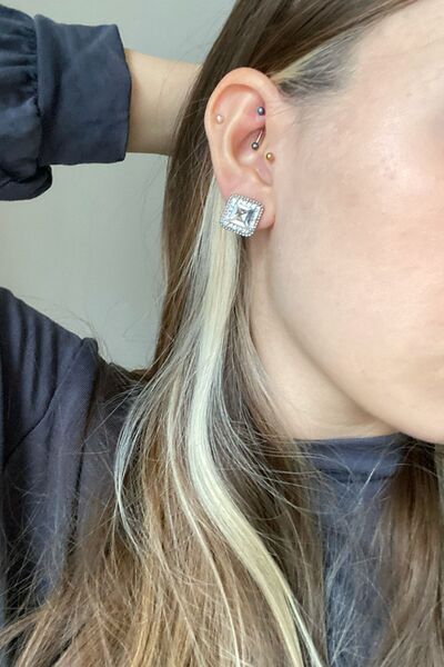 Dora Accessories Kücük Kare Beyaz Taşlı Gümüş Renk Abiye Kadın Küpe