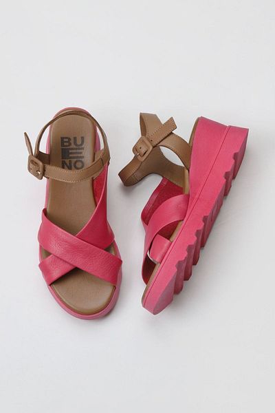 Bueno Shoes Sandale cu toc cu pană pentru femei maro fucsia - 01wy8601