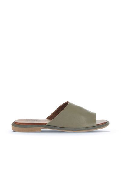 Bueno Shoes Γυναικείες φλατ παντόφλες από δέρμα χακί - 01wa3602