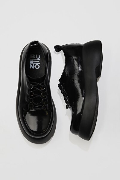 Bueno Shoes Lakované dámské černé boty na platformě - 01wv5303