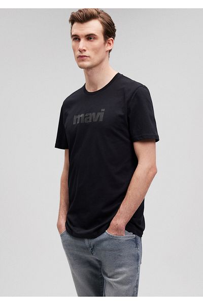 Mavi Schwarzes T-Shirt mit Logo-Print Slim Fit / Slim Fit 065199-900