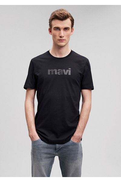 Mavi Schwarzes T-Shirt mit Logo-Print Slim Fit / Slim Fit 065199-900