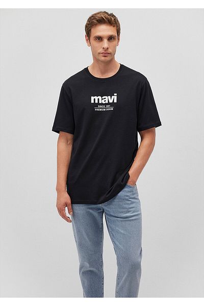 Mavi Seit 1991 bedrucktes schwarzes T-Shirt in normaler Passform / Normalschnitt 066849-900