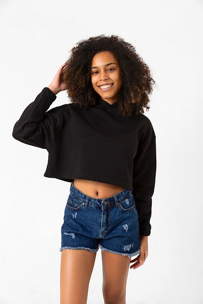 QIVI Basic Black Hooded Crop Sweatshirt