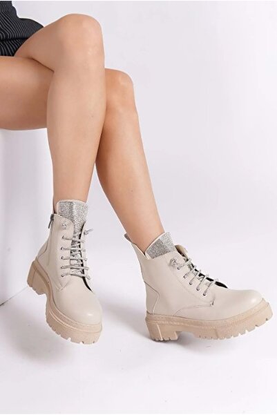Kocamanlar Ayakkabı Feles Taş Bağcık Detaylı Postal Kadın Bot BEJ