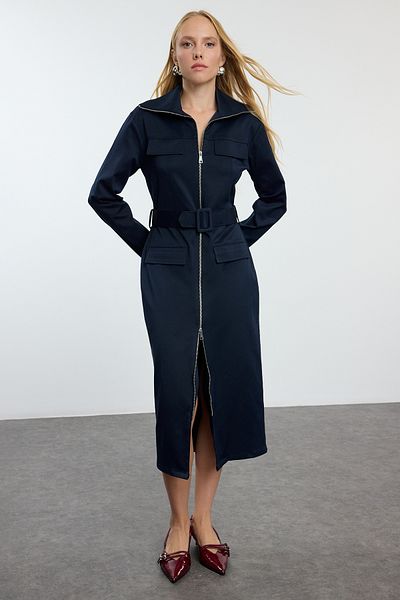 Trendyol Collection Φόρεμα με μπλε ναυτικό φερμουάρ με λεπτομέρεια από ύφασμα Gabardine Midi υφαντό πουκάμισο TWOAW25EL00261