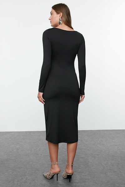 Trendyol Collection Černé polyamidové midi pletené šaty – rovný lodičkový výstřih, bodycone Fit Twoaw25el00356