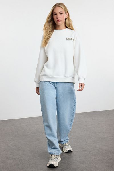 Trendyol Collection Fleece-Sweatshirt in Ecru, mit Printdetail auf der Rückseite, dicke Innenseite, normale Passform TWOAW24SW00387