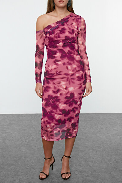 Trendyol Collection Asymetrické růžové pletené šaty s límcem – abstraktní a podšité, Twoaw24el00947